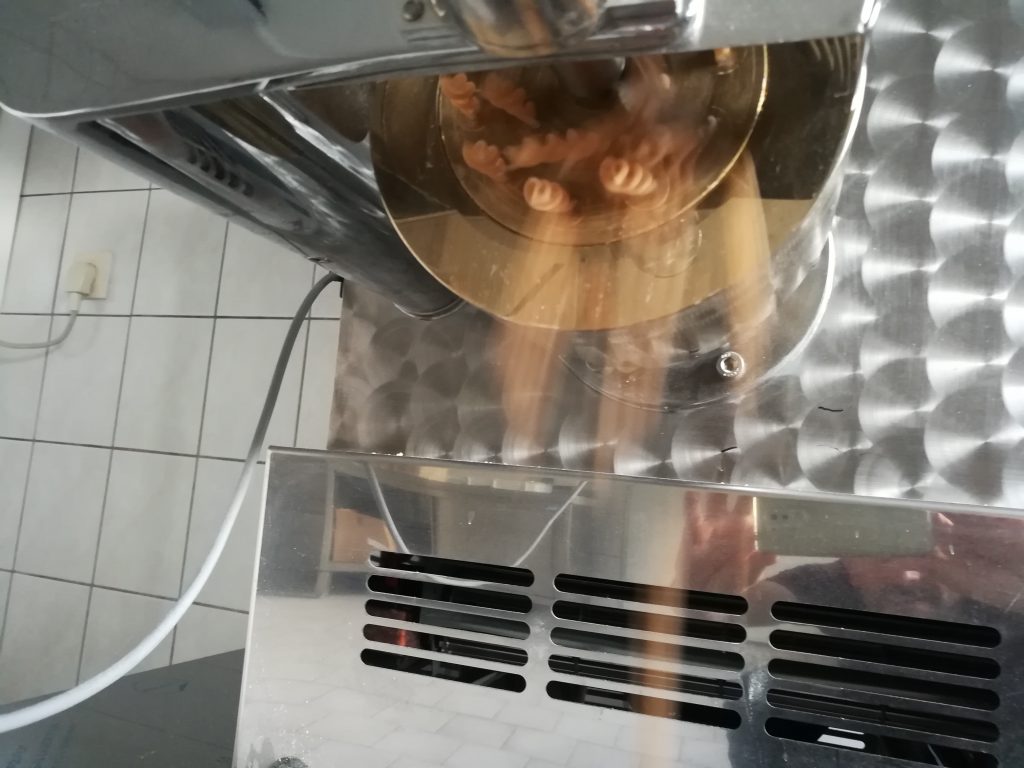 Eiscreme-Maschine in Aktion